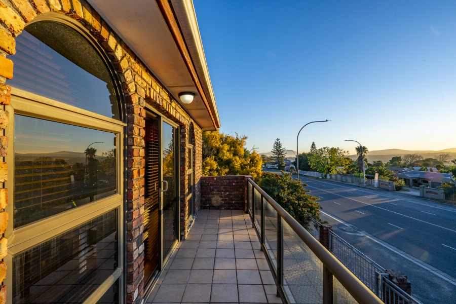 5 Bedroom Property for Sale in Protea Heights Western Cape
